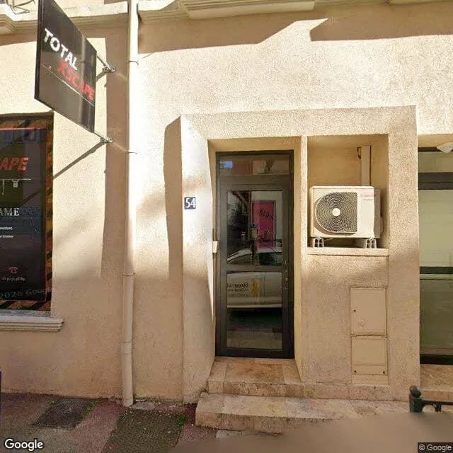 Photo du fonds de commerce FONDS DE COMMERCE DE « VENTE DE PRÊT À PORTER » SUR LA COMMUNE DE SAINT RAPHAEL À L’ENSEIGNE « NOIX DE COCO » SIS 51 RUE DE LA GARONNE À SAINT-RAPHAEL (83700). à SAINT-RAPHAEL disponible à la reprise